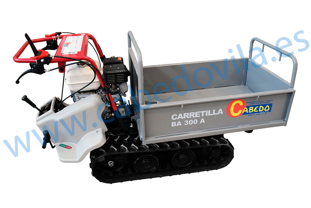 Carretilla todo terreno tipo oruga con motor honda.